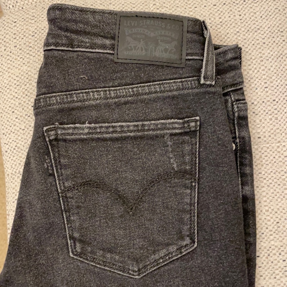 Grey/Black Levi Distressed Jeans
